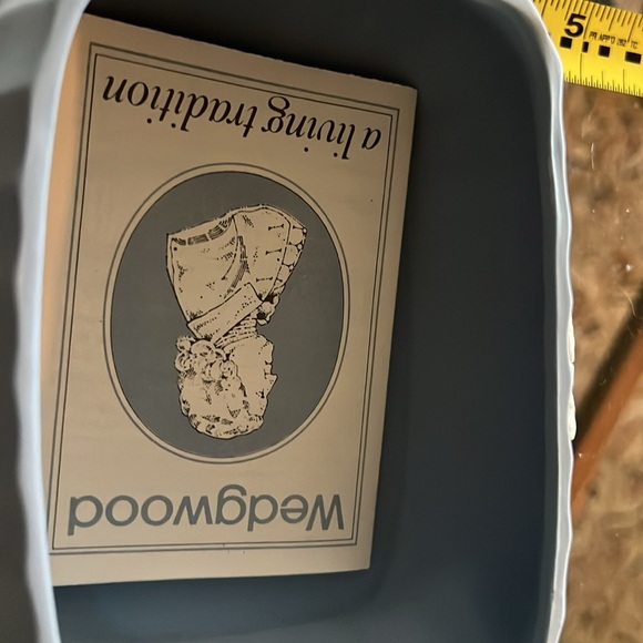 Wedgwood Vintage Blue and White Decorative Box - Picture 4 of 6